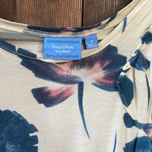Small Simply Vera Floral Top - Picture 2 of 3